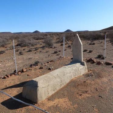 Northern Cape, WILLISTON district, Groot Paarde Kloof 74_2, Nelskop, Single grave
