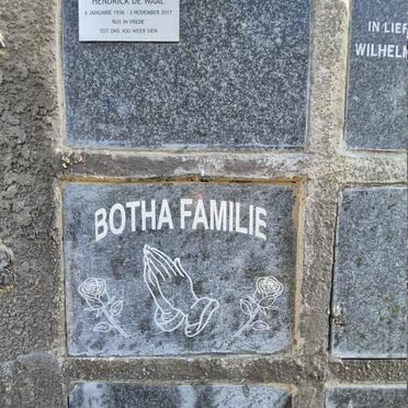 1. Gedenkmuur / Memorial Wall