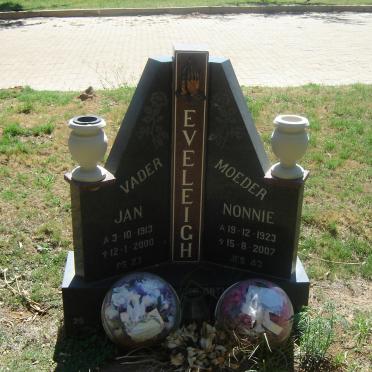 EVERLEIGH Jan 1913-2000 &amp; Nonnie 1923-2007