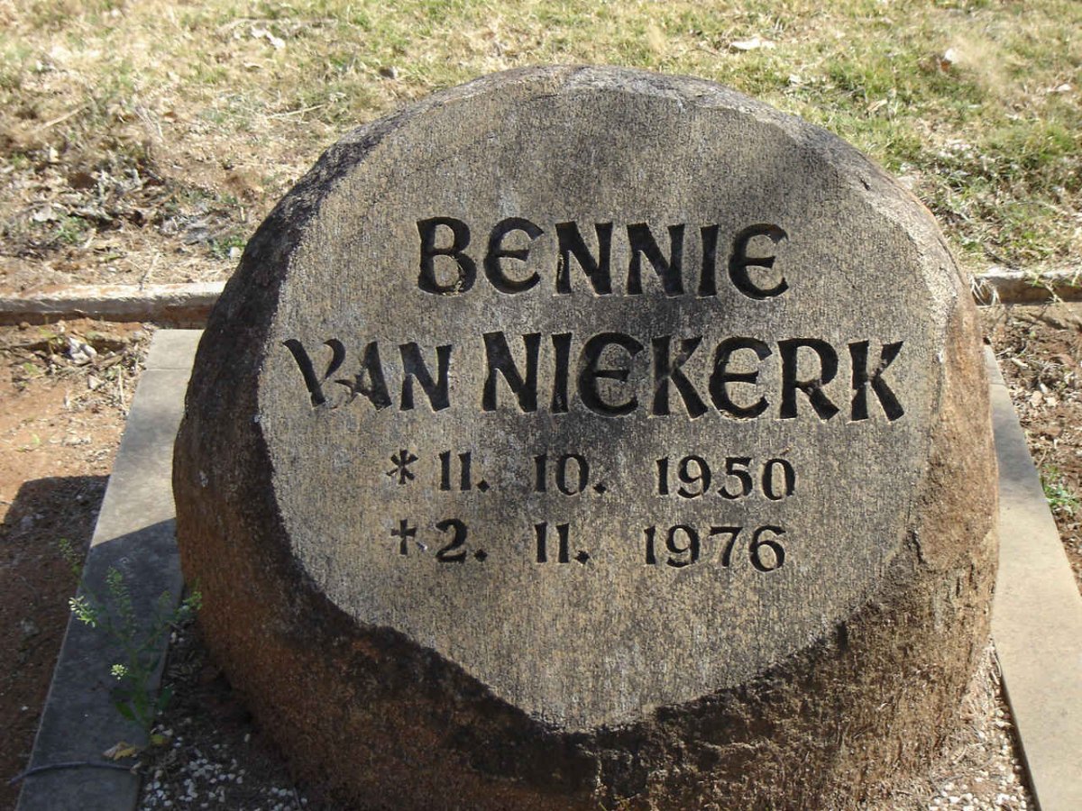 NIEKERK Bennie VAN.