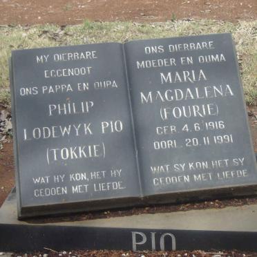 PIO Philip Lodewyk &amp; Maria Magdalena FOURIE 1916-1991
