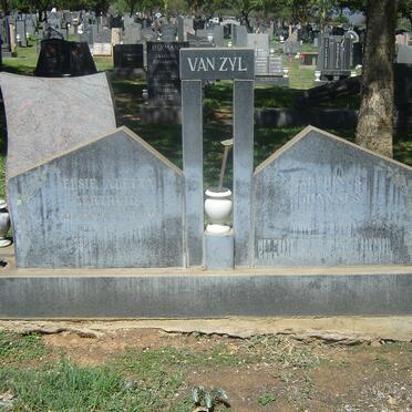 ZYL Marthinus Johannes, van 1917-1985 &amp; Elsie Aletta Gertuida VAN DER WESTHUISEN 19?4-