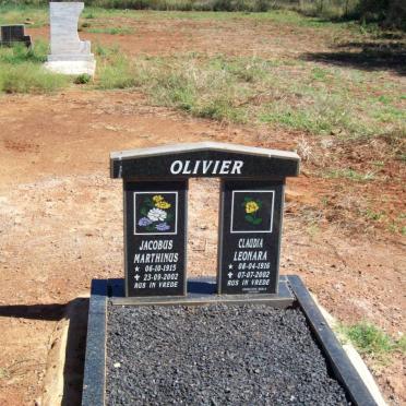 OLIVIER Jacobus Marthinus 1915-2002 &amp; Claudia Leonara 1916-2002