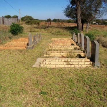 North West, BRITS district, Beestkraal 199, farm cemetery_4
