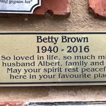 BROWN Betty 1940-2016