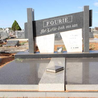 FOURIE Phil 1934-1991 &amp; Riama 1935-2009