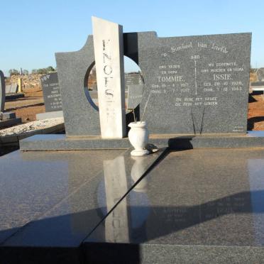 KNOESEN Tommie 1917-1992 &amp; Issie 1920-1983
