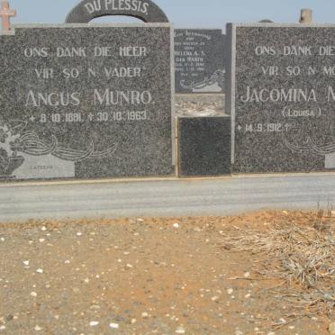 MUNRO Angus 1881-1963 &amp; Jacomina 1912-