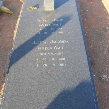 WALT Petrus Jakob, van der 1914-1998 &amp; Aletta Jacomina MAGNUS 1919-2011