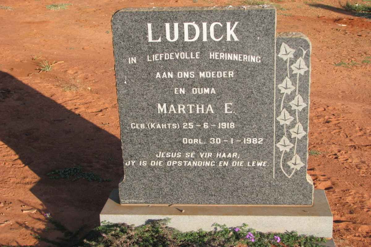 LUDICK Martha E. nee KAHTS 1918-1982