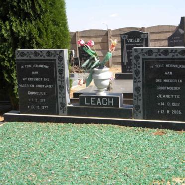 LEACH Cornelius 1917-1977 &amp; Jeanette 1922-2005