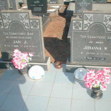 ZYL Jan J. 1896-1973, van &amp; Johanna W. PIETERSE 1905-1987