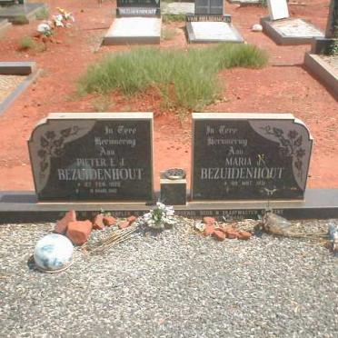 BEZUIDENHOUT Pieter E.J. 1922-?? &amp; Maria J. 1931-
