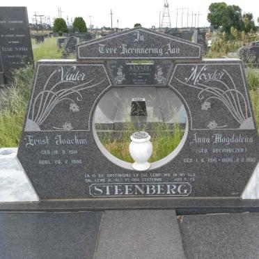 STEENBERG Ernst Joachim 1914-1986 &amp; Anna Magdalena OBERHOLZER 1916-1993