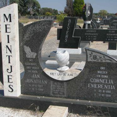 MEINTJES Jan Jonathan 1907-1989 &amp; Cornelia Emerentia 1910-1991