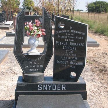 SNYDER Petrus Johannes Lourens 1932-1992 &amp; Harriet Maryann 1935-