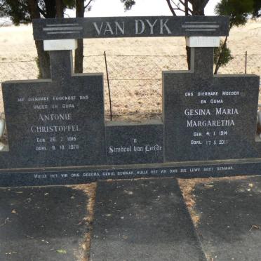 DYK Antonie Christoffel, van 1915-1979 &amp; Gesina Maria Margaretha 1914-2011