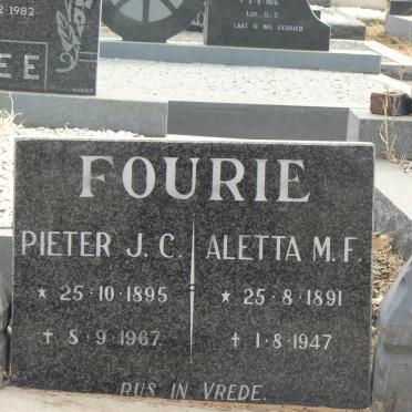 FOURIE Pieter J.C. 1895-1967 &amp; Aletta M.F. 1891-1947 