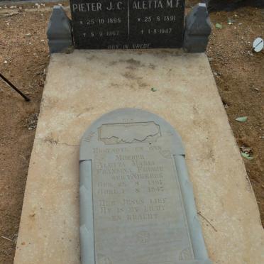 FOURIE Pieter J.C. 1895-1967 &amp; Aletta M.F. 1891-1947