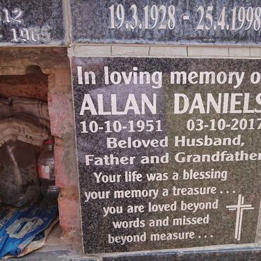 DANIELS Allan 1951-2017