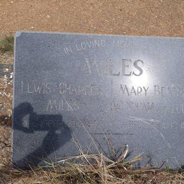 MILES Lewis Charles 1880-1957 &amp; Mary Beatrice Windham LUCAS 1889-1956