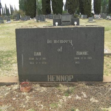 HENNOP Dan 1913-1970 &amp; Minnie 1909-