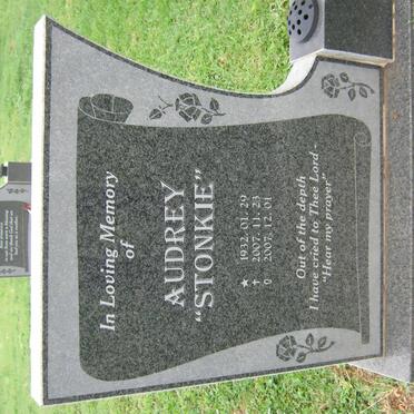 MOLEBATSI Audrey 1932-2007