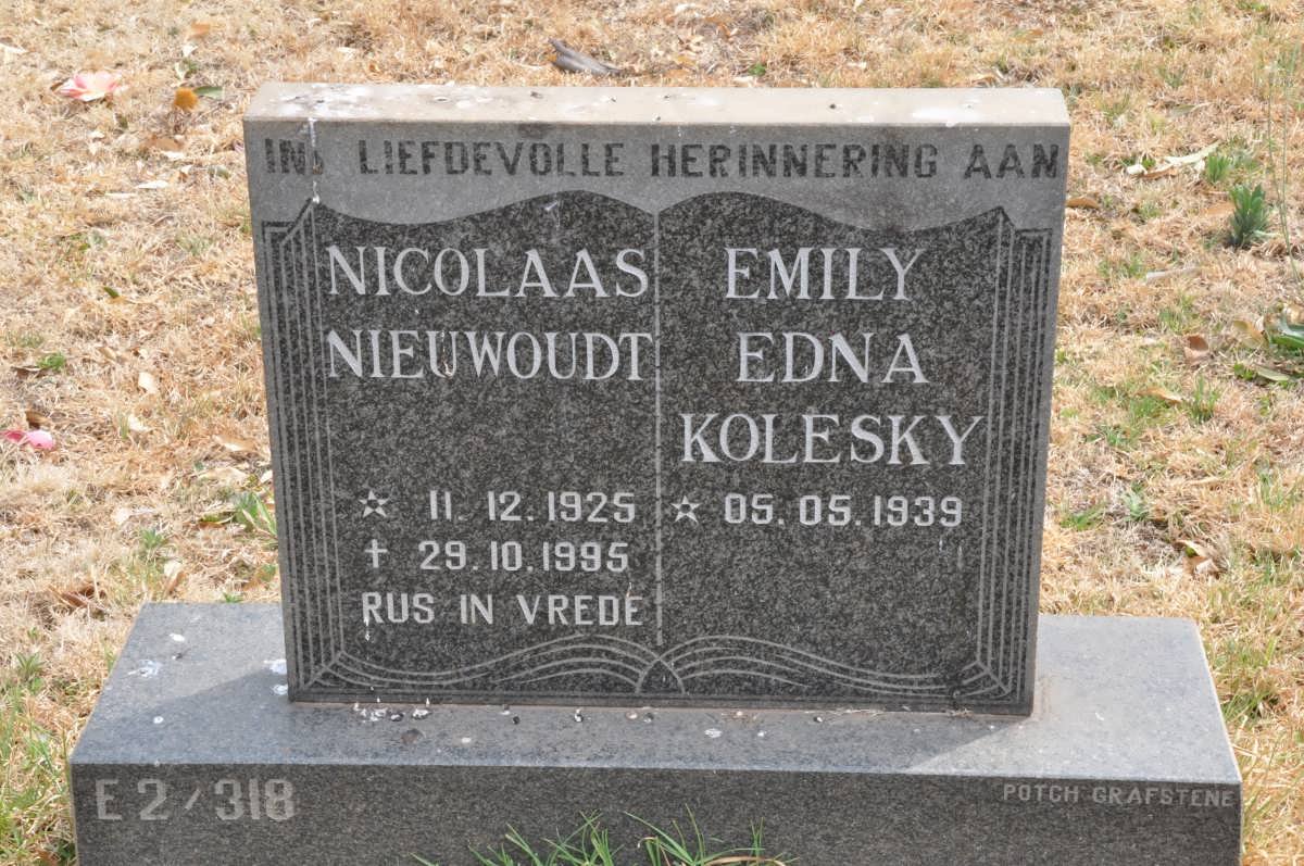 NIEUWOUDT Nicolaas 1925-1995 &amp; Emily Edna KOLESKY 1939-