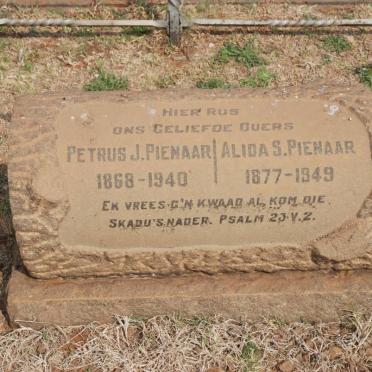 PIENAAR Petrus J. 1868-1940 &amp; Alida S. 1877-1949