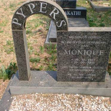 PYPERS Monique 1997-1998