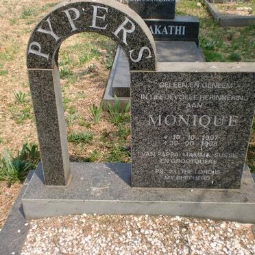 PYPERS Monique 1997-1998