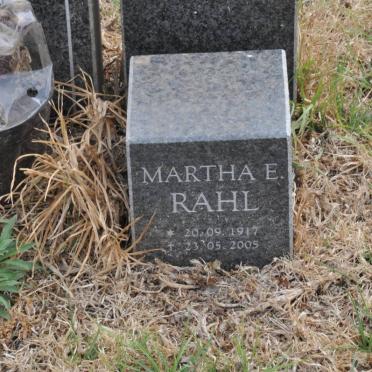 RAHL Martha E. 1917-2005 :: ESTERHUYSEN Nellie 1929-1998