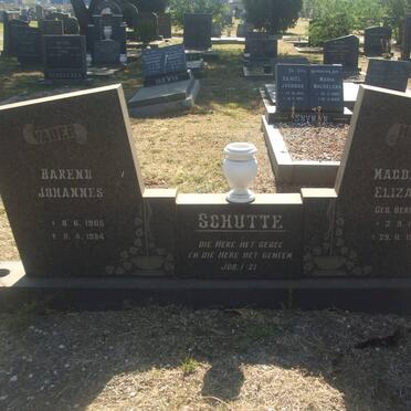SCHUTTE Barend Johannes 1905-1984 &amp; Magdalena Elizabeth BERRANGE 1903-1982