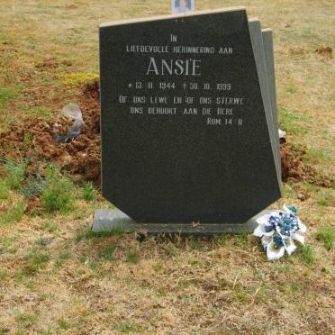 SCHULZE Ansie 1944-1999