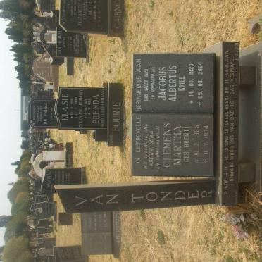TONDER Jacobus Albertus Kriel, van 1920-2004 &amp; Clemens Martha BRENT 1925-1994