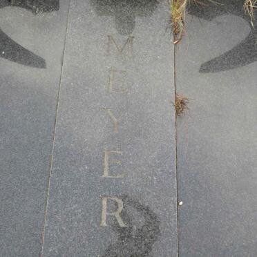 MEYER Deon 1952-1988 & Gerda 1952- _2