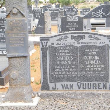 VUUREN Matheus Johannes, J. van 1881-1959 &amp; Catharina Petronella v.d. MERWE 1882-1961