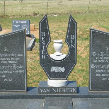 NIEKERK Bernhard Mader Pohl, van 1897-1989 &amp; Emmerentia Hester VAN AS 1903-