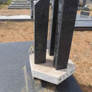 SMAL Willie 1930-1987 &amp; Hester 1933-2012 :: SMAL -1952