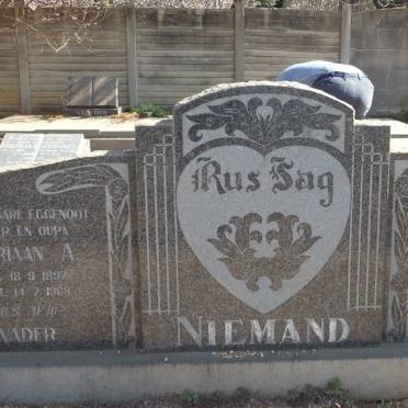 NIEMAND Adriaan A. 1897-1968 &amp; Dorathea I. STEINMANN 1900-1990