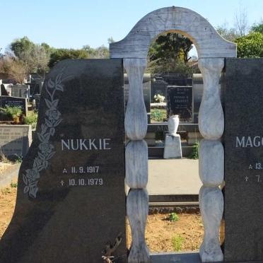 VIVIERS Nukkie 1917-1979 &amp; Maggie 1921-1988