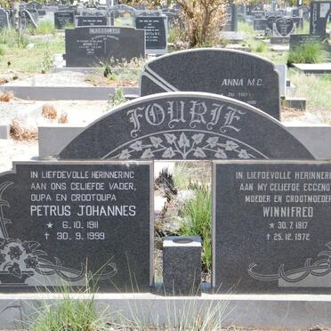FOURIE Petrus Johannes 1911-1999 &amp; Winnifred 1917-1972