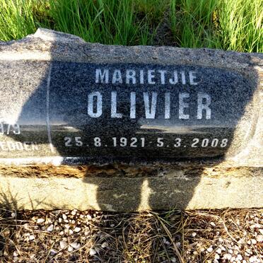 OLIVIER John James 1915-1979 & Marietjie 1921-2008_2