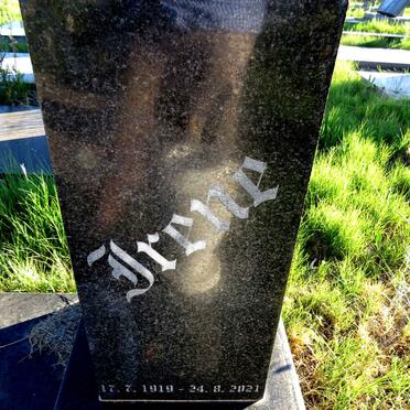 VYVER Irene, van der 1919-2021