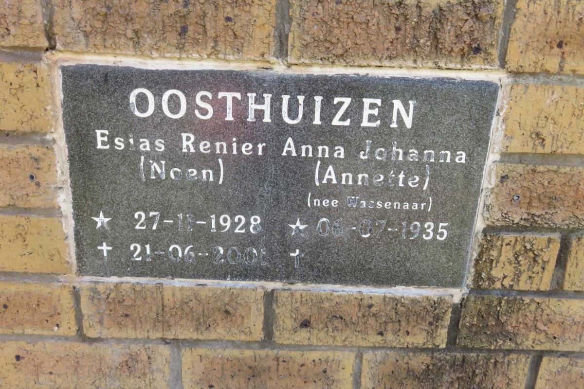 OOSTHUIZEN Esias Renier 1928-2001 &amp; Anna Johanna WASSENAAR 1935-