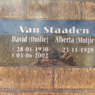 STAADEN David, van 1930-2002 &amp; Alberta 1929-