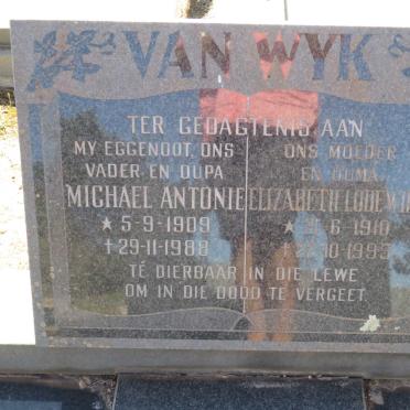 WYK Michael Antonie, van 1909-1988 &amp; Elizabeth Lodewika 1910-1995
