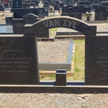ZYL Jacobus Frederik, van 1912-1973 &amp; Johanna Louisa SINGLETON 1915-1975