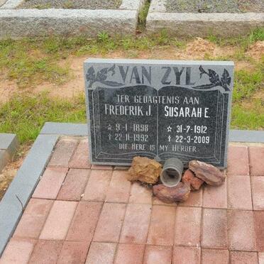 ZYL Frederik J., van 1898-1992 &amp; Susarah E. 1912-2009
