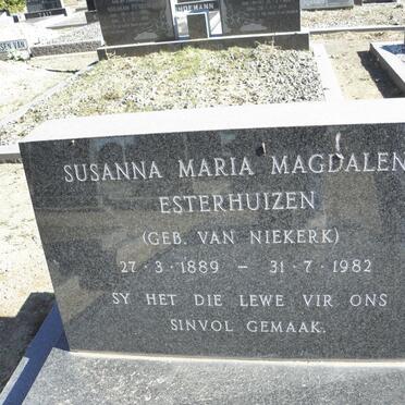 ESTERHUIZEN Susanna Maria Magdalena nee VAN NIEKERK 1889-1982